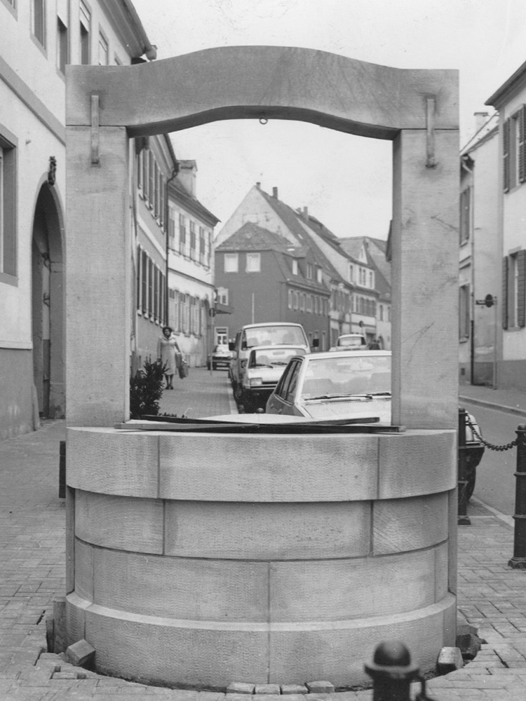 1980 Brunnen Herdstraße 2